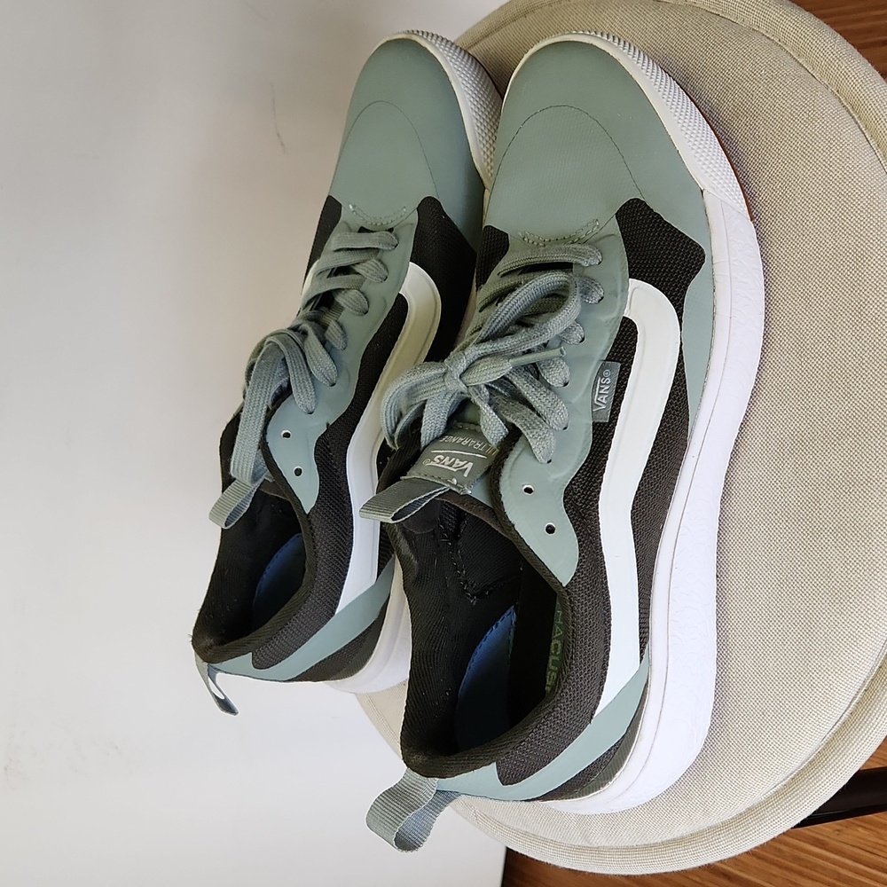 Vans Unisex Sneaks - Excellent Condition!! 8M - 9.5W